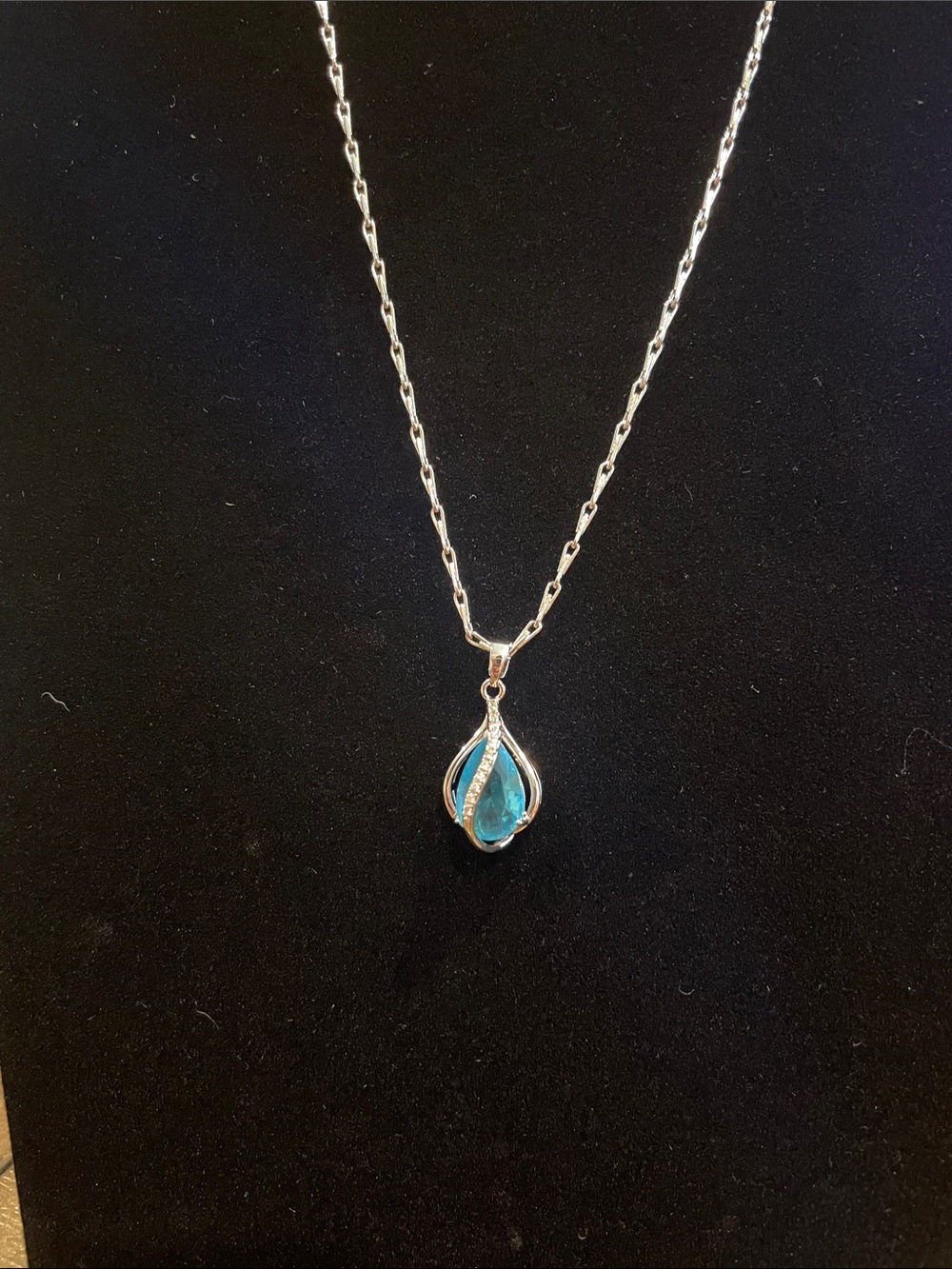 Romantic Blue Teardrop Pendant Necklace - Silvertone B65 - Picture 7 of 7